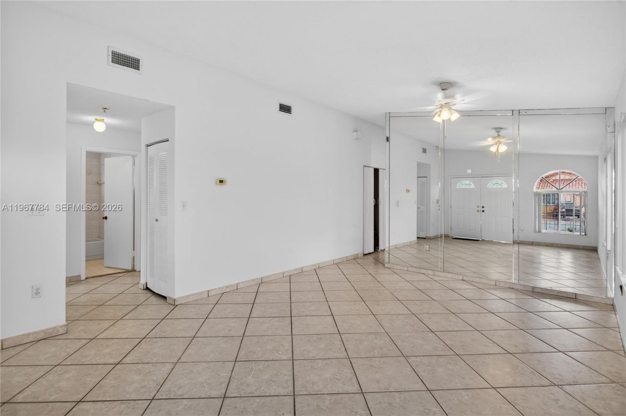 8859 NW 110th Ln, Hialeah Gardens, FL 33018 Photo