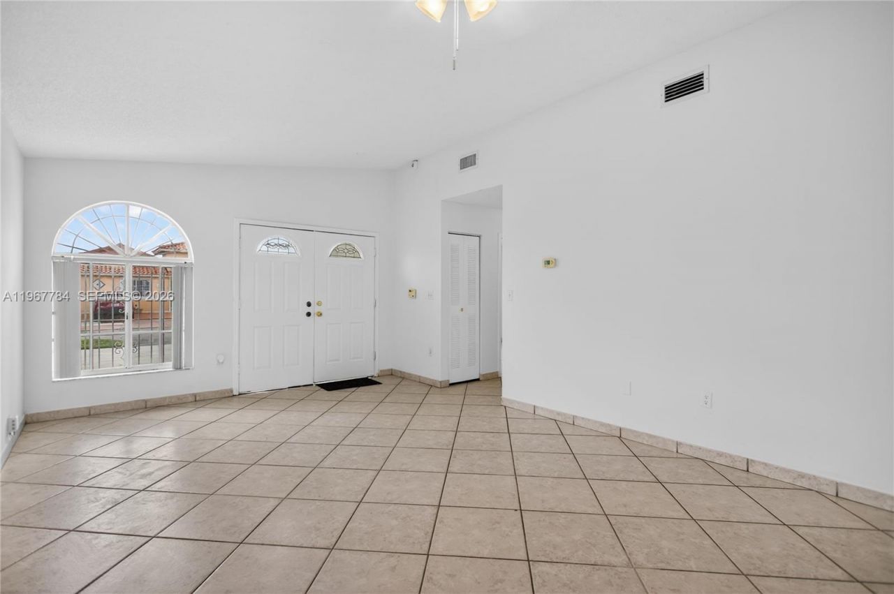 8859 NW 110th Ln, Hialeah Gardens, FL 33018 Photo