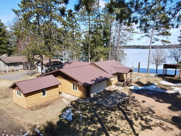2004 THE POINT ROAD E, NOKOMIS, WI 54487