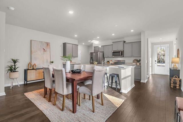 3956 Treebranch Circle Photo 8