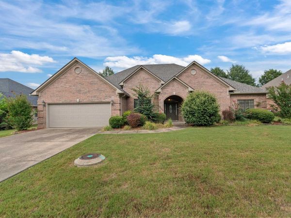 108 Bouriese Circle, Maumelle, AR 72113