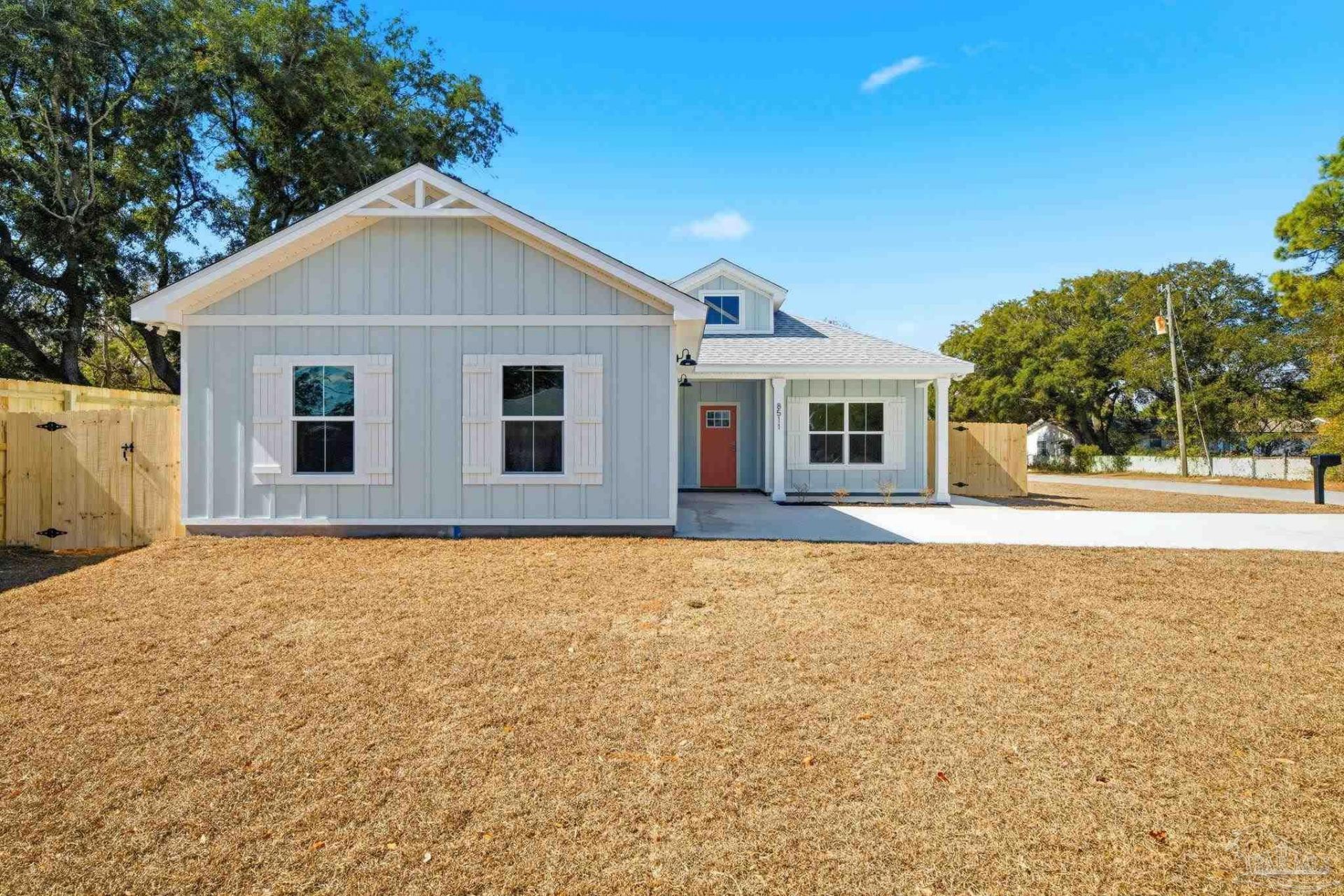 8511 Barrancas St, Navarre, FL 32566 Main Photo