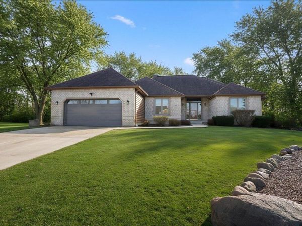 320 Kenbridge Court, Valparaiso, IN 46385