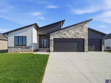 604 N 106th Street, Lincoln, NE 68527