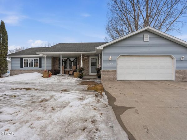 824 17TH Avenue SE, East Grand Forks, MN 56721