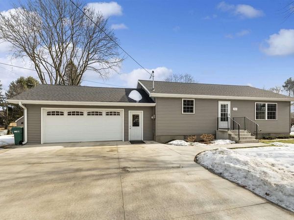 2912 SHORE DRIVE, Marinette, WI 54143