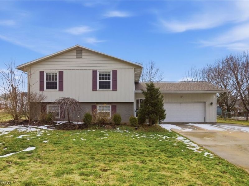 5132 Ridgeglen Circle NW, Canton, OH 44708 Photo 2