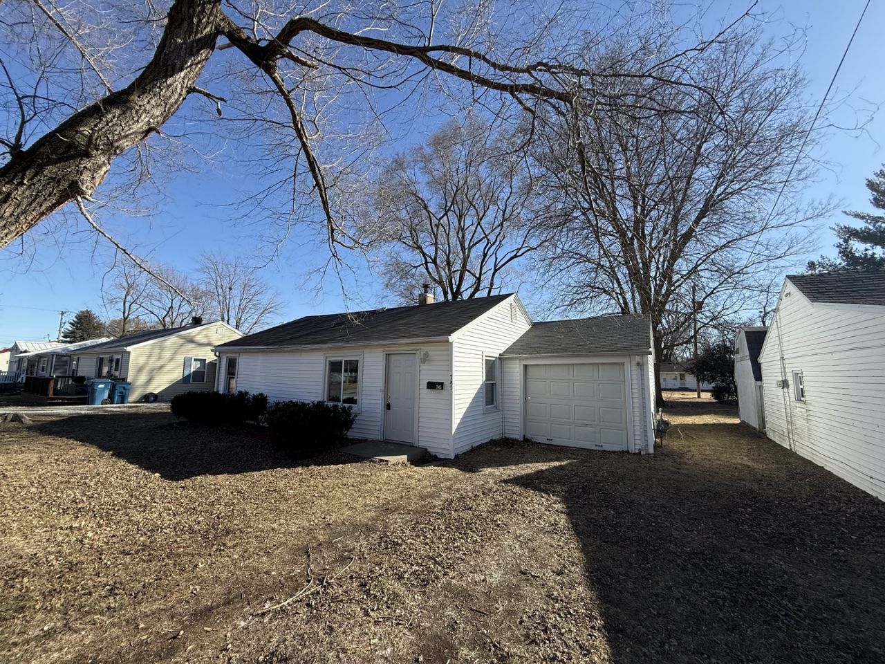 745 E Oak Street, Watseka, IL 60970 Main Photo
