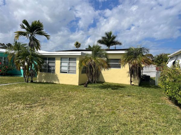 1635 Moffett St, Hollywood, FL 33020