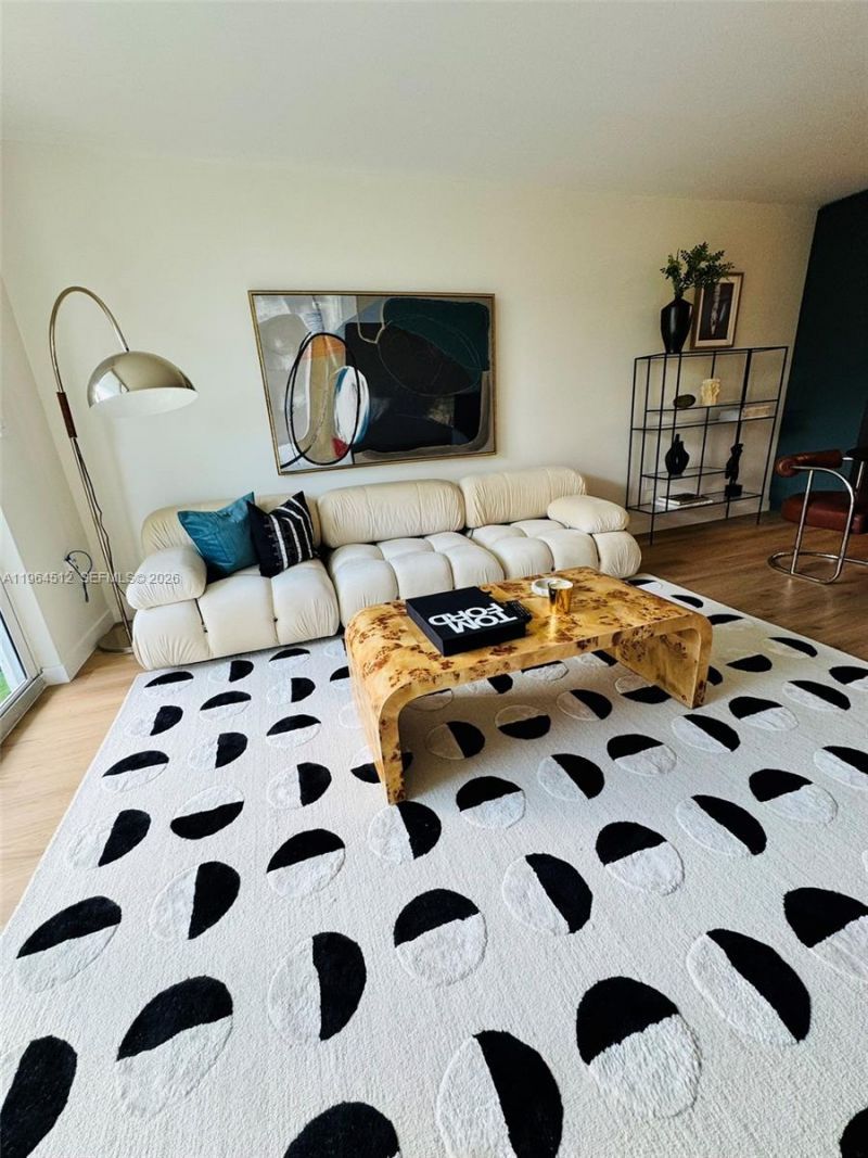 1045 10th St, Unit 302, Miami Beach, FL 33139 Main Photo