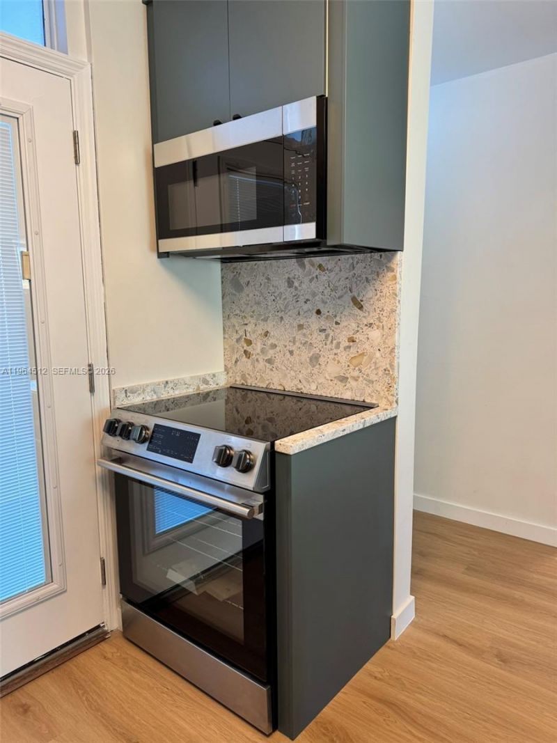 1045 10th St, Unit 302, Miami Beach, FL 33139 Photo