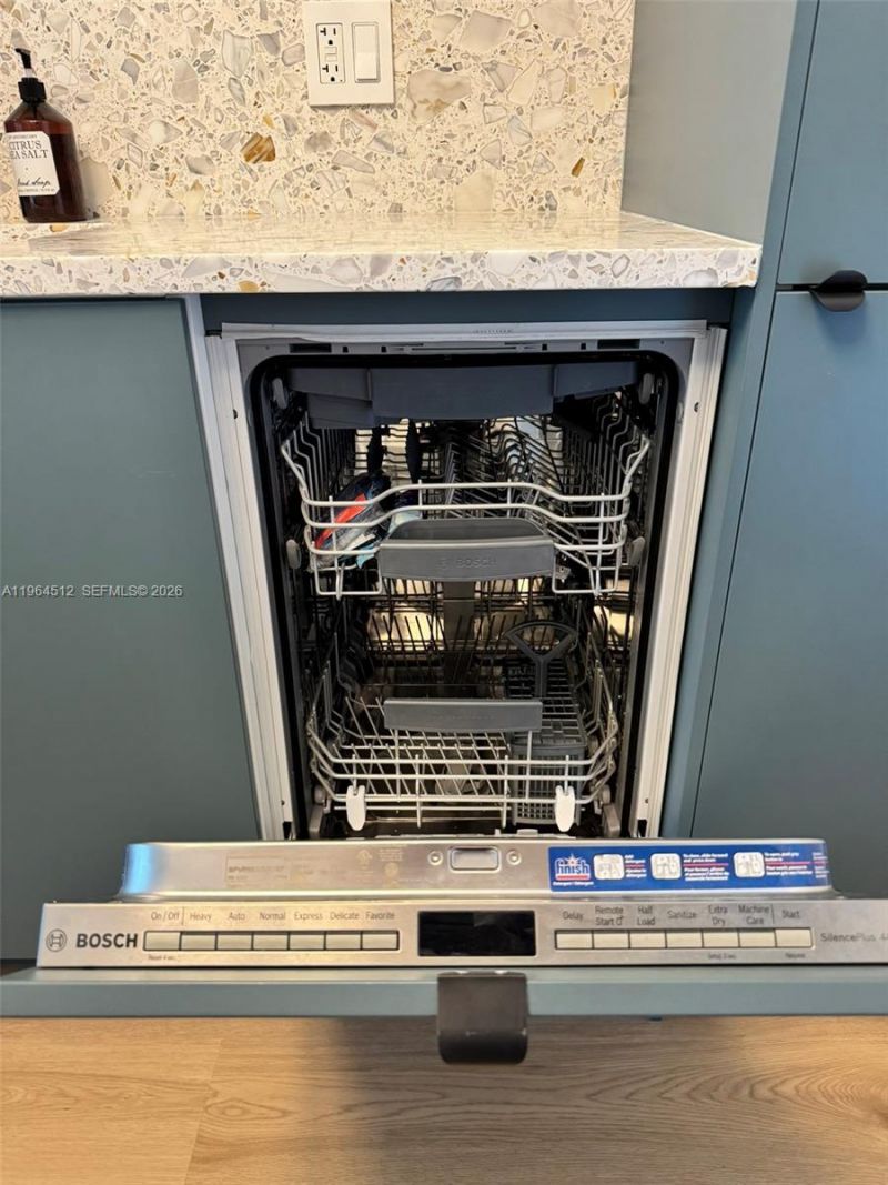 1045 10th St, Unit 302, Miami Beach, FL 33139 Photo