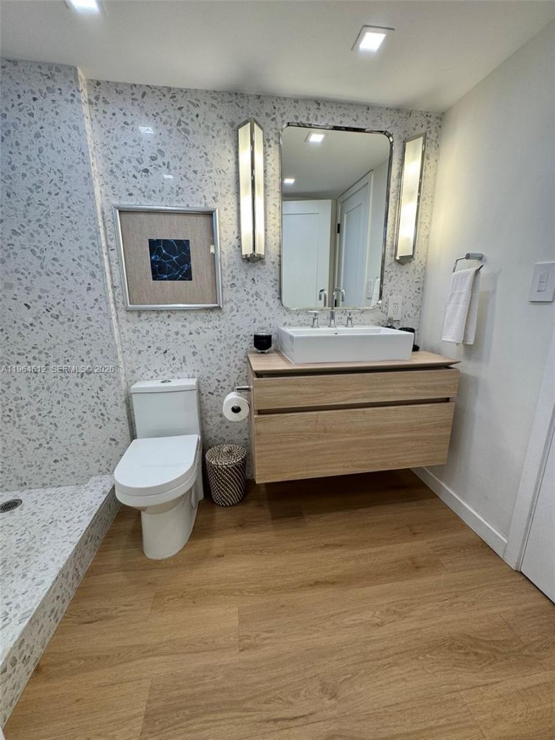 1045 10th St, Unit 302, Miami Beach, FL 33139 Photo