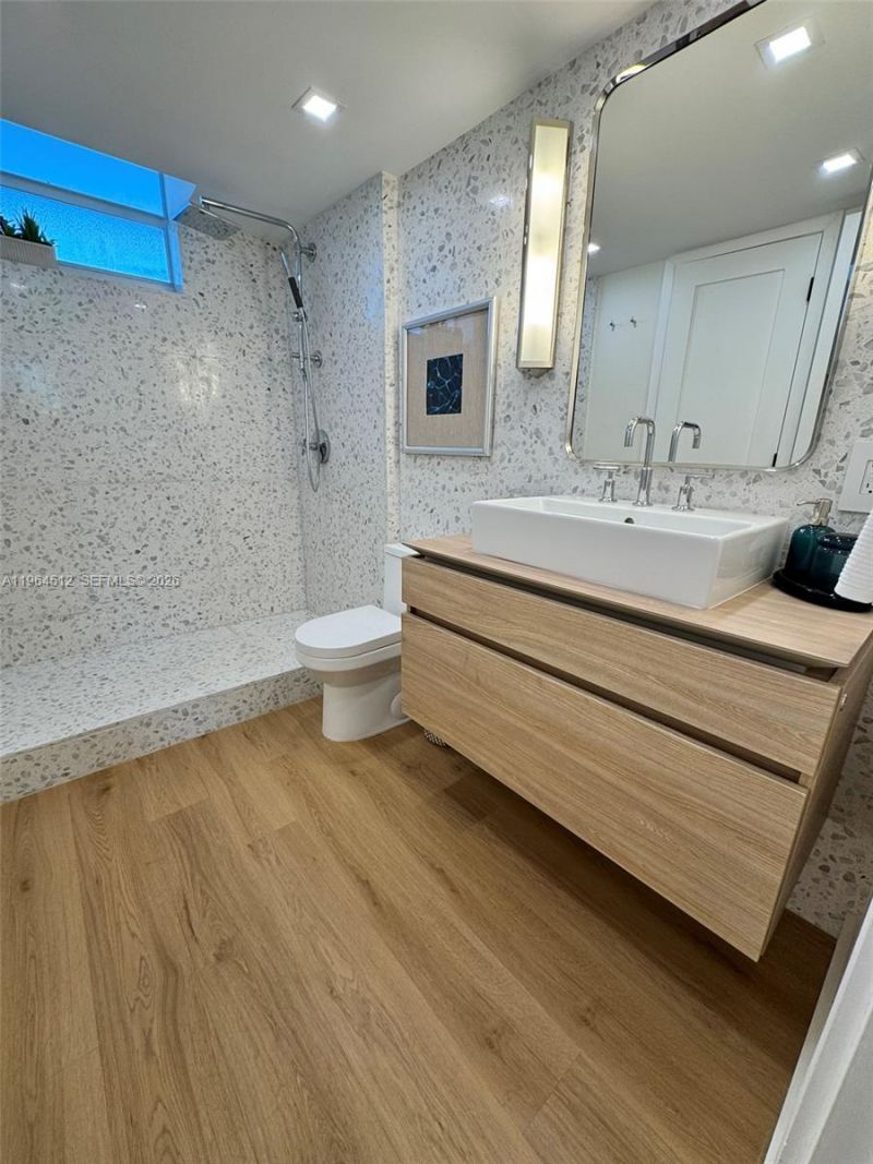 1045 10th St, Unit 302, Miami Beach, FL 33139 Photo