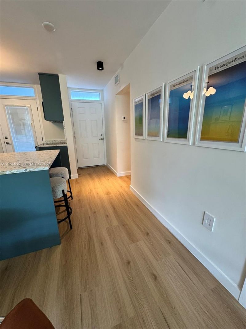 1045 10th St, Unit 302, Miami Beach, FL 33139 Photo