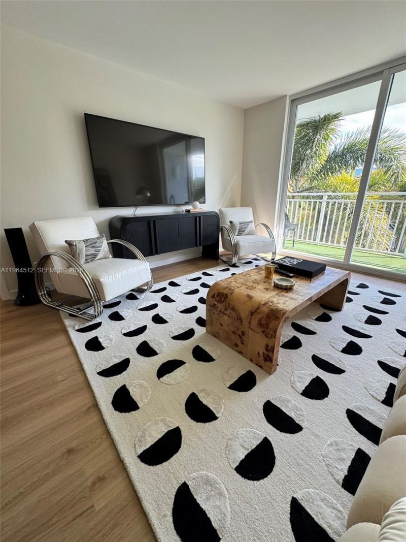 1045 10th St, Unit 302, Miami Beach, FL 33139 Photo