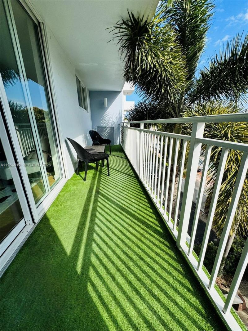 1045 10th St, Unit 302, Miami Beach, FL 33139 Photo