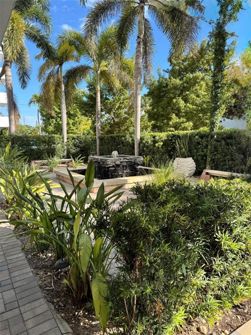 1045 10th St, Unit 302, Miami Beach, FL 33139 Photo