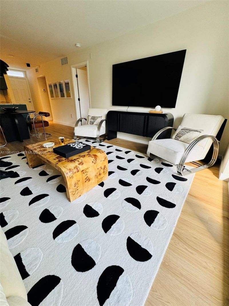 1045 10th St, Unit 302, Miami Beach, FL 33139 Photo