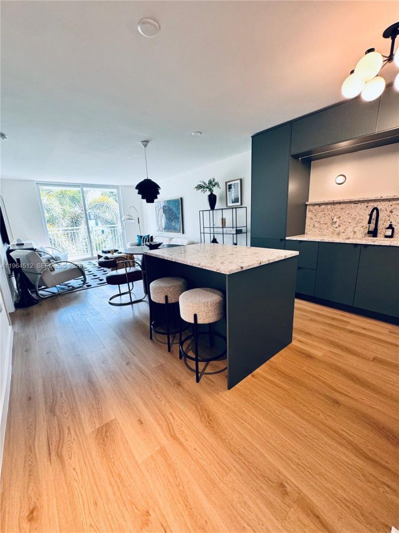 1045 10th St, Unit 302, Miami Beach, FL 33139 Photo