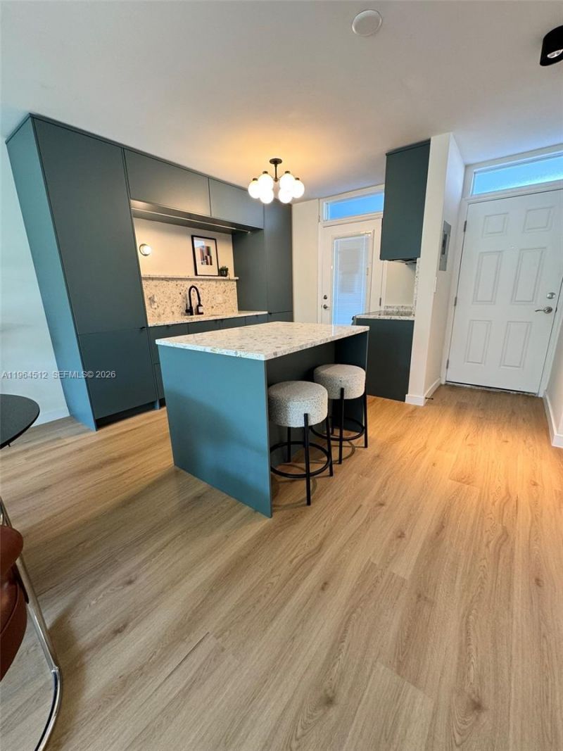 1045 10th St, Unit 302, Miami Beach, FL 33139 Photo