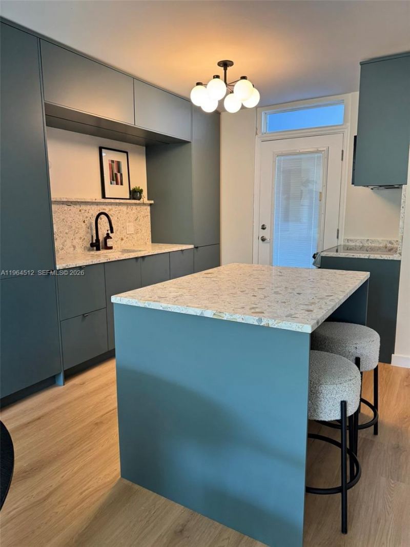 1045 10th St, Unit 302, Miami Beach, FL 33139 Photo