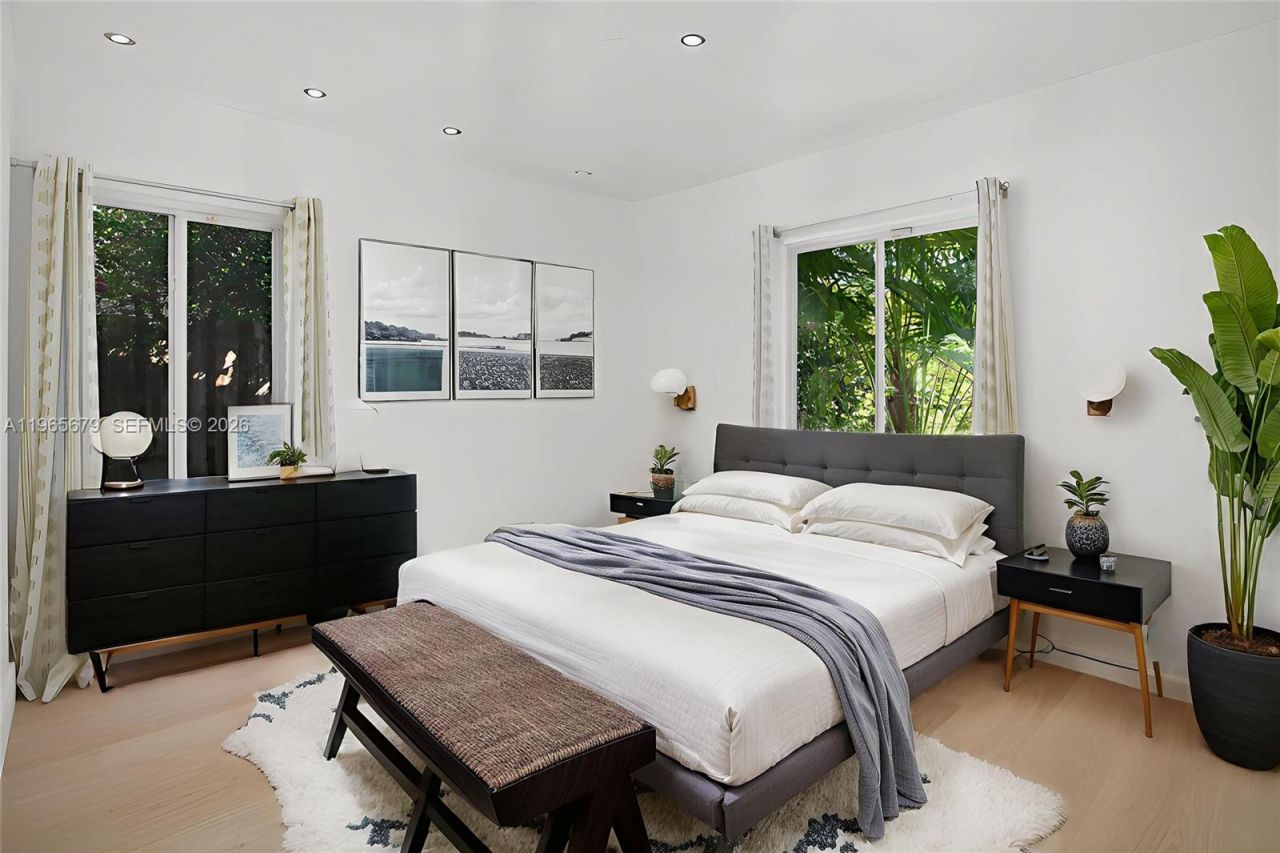 1113 N Victoria Park Rd , Fort Lauderdale, FL 33304 Photo