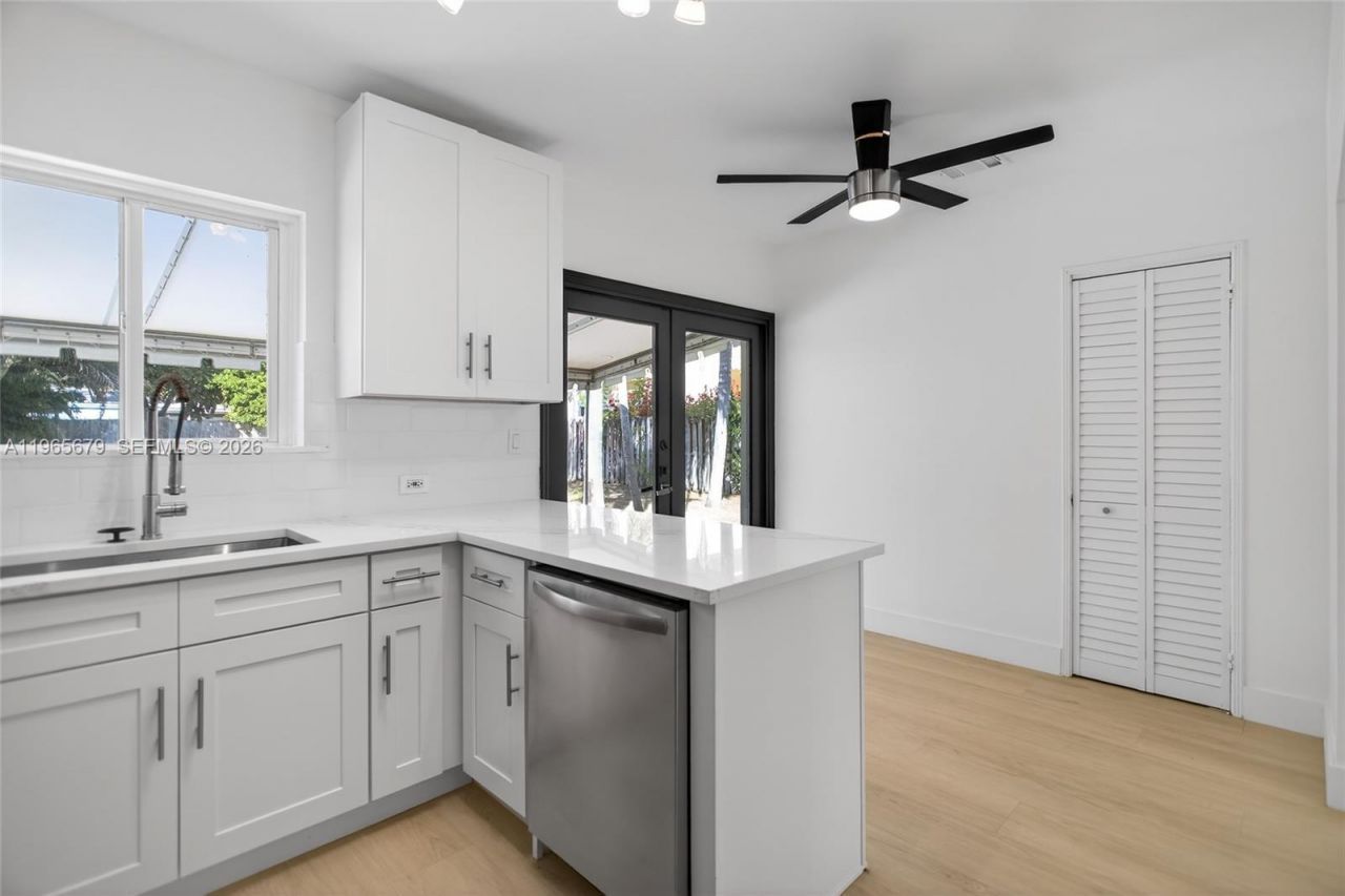 1113 N Victoria Park Rd , Fort Lauderdale, FL 33304 Photo