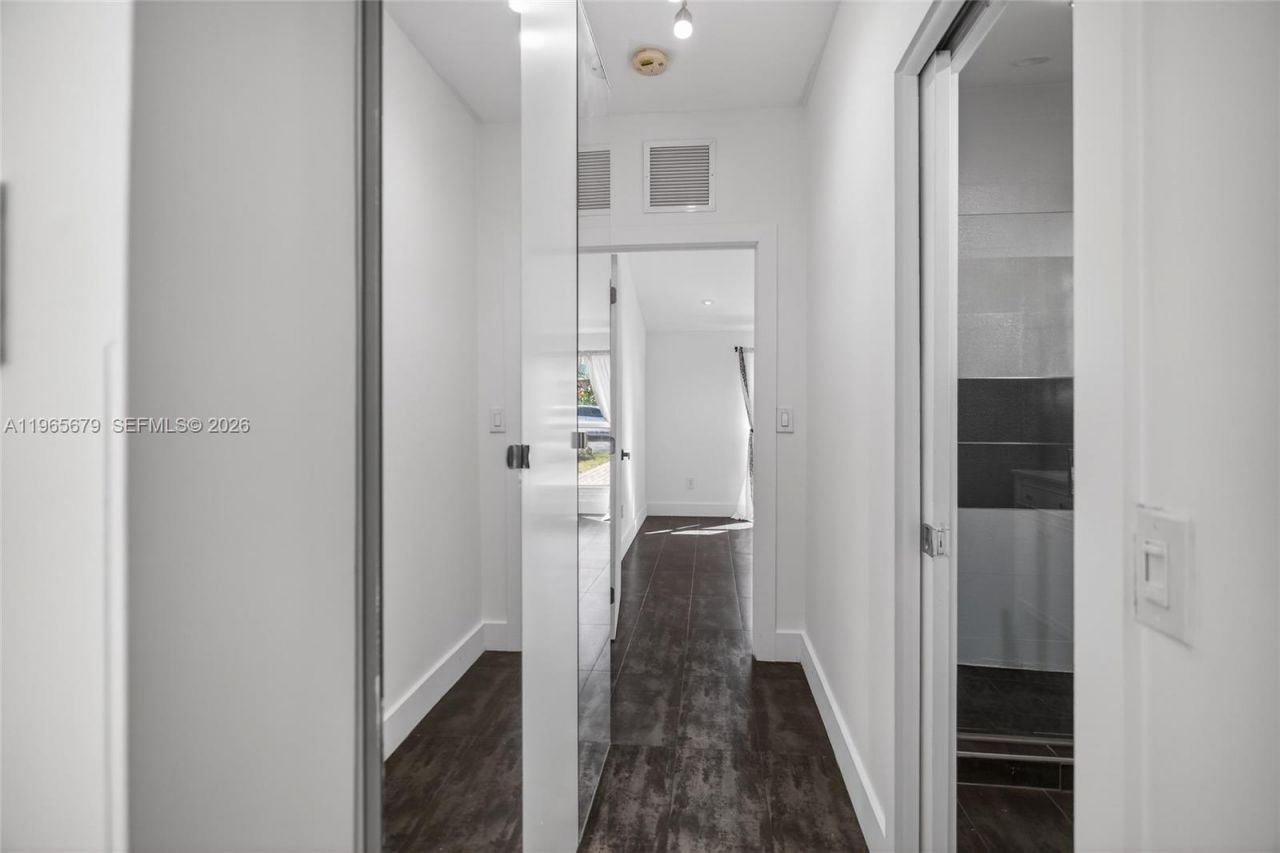 1113 N Victoria Park Rd , Fort Lauderdale, FL 33304 Photo