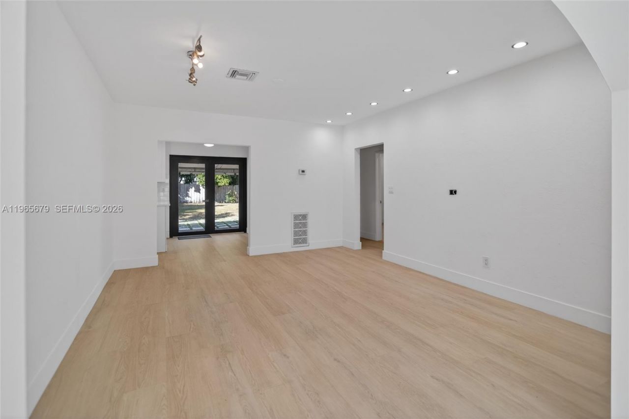 1113 N Victoria Park Rd , Fort Lauderdale, FL 33304 Photo