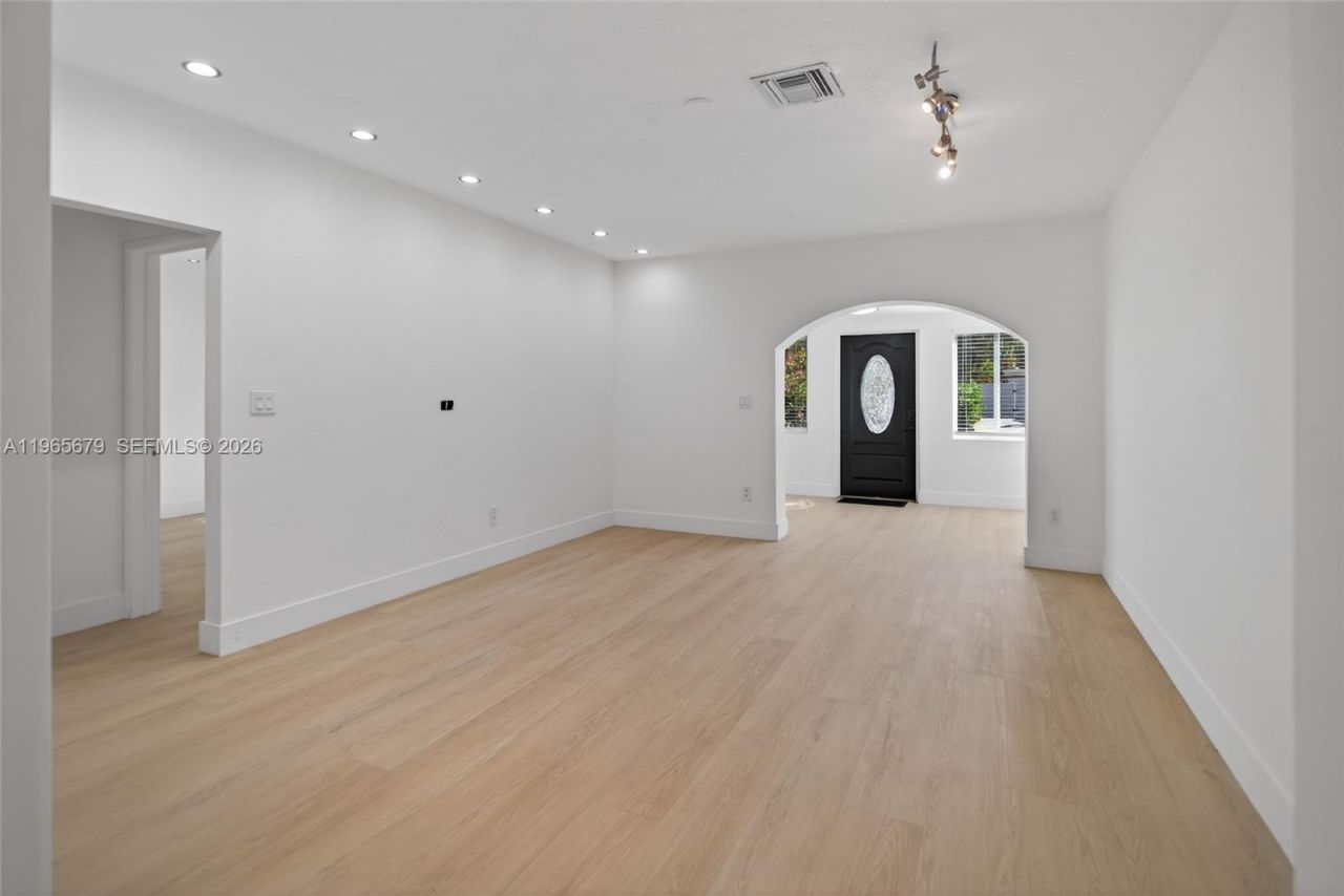 1113 N Victoria Park Rd , Fort Lauderdale, FL 33304 Photo