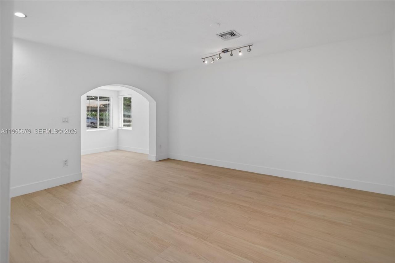 1113 N Victoria Park Rd , Fort Lauderdale, FL 33304 Photo