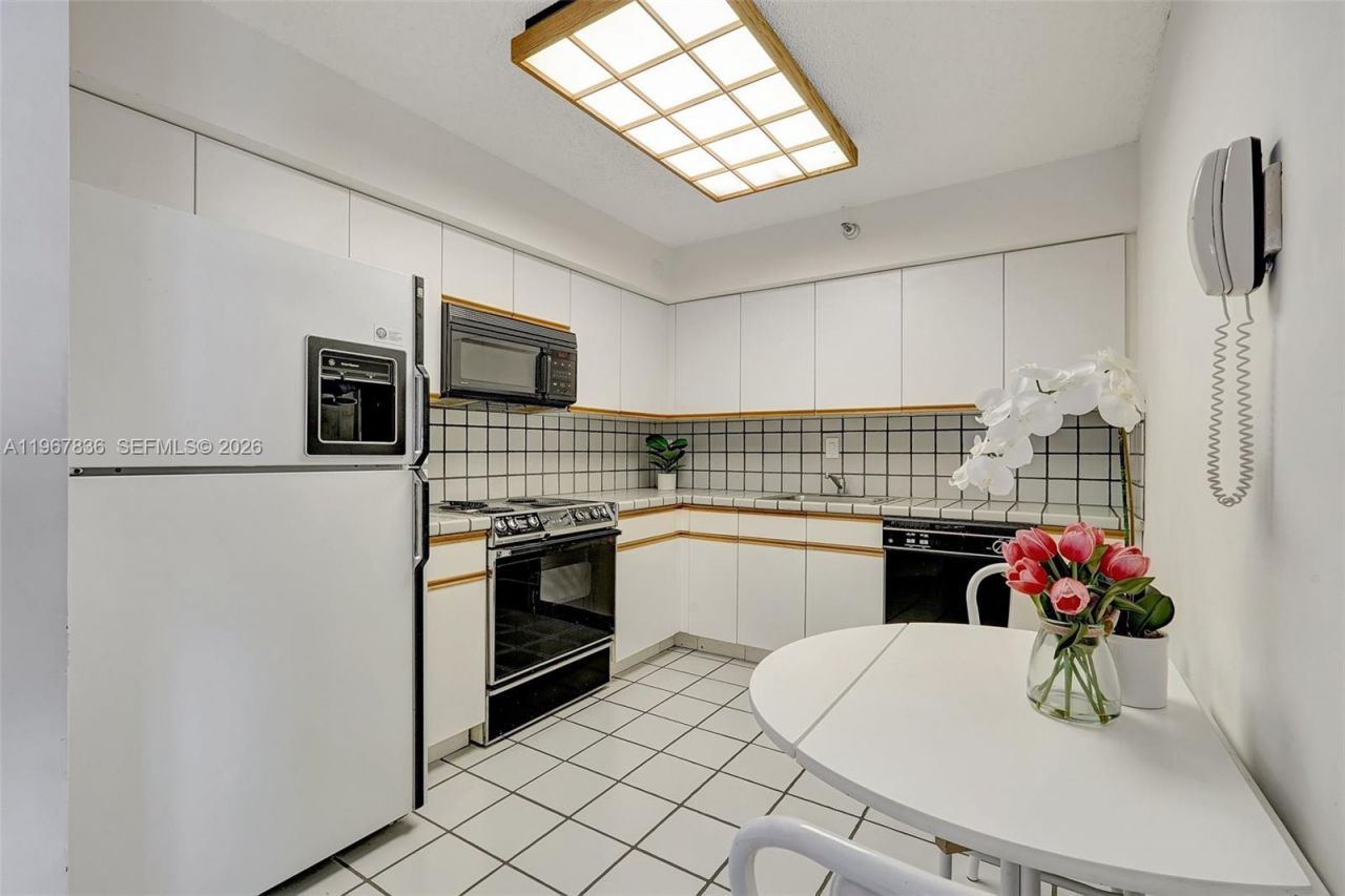 3530 Mystic Pointe Dr, Unit 2903, Aventura, FL 33180 Photo