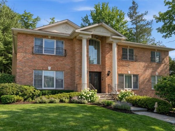 4 Peachtree Lane , Roslyn, NY 11576