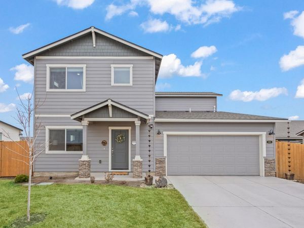 3400 NW 11th Court, Redmond, OR 97756