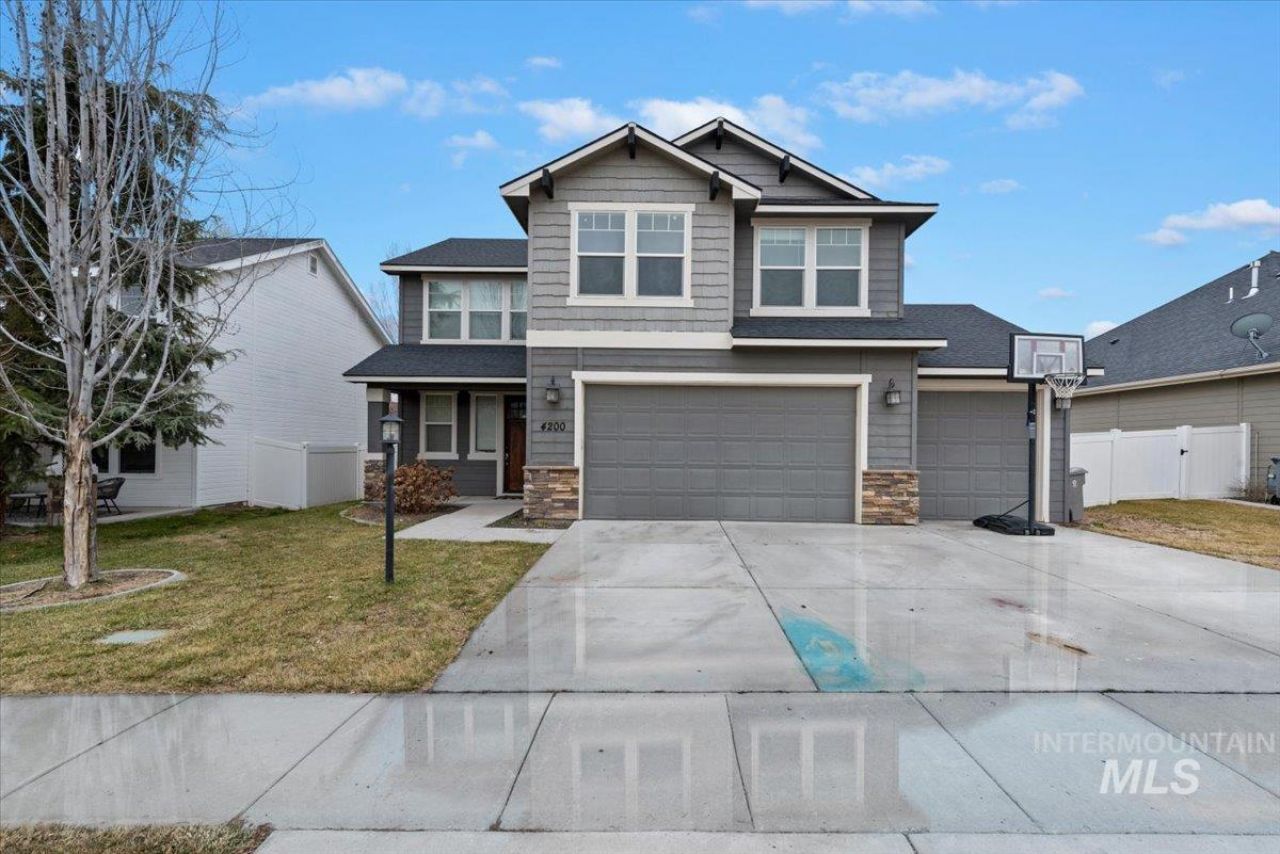4200 S Raintree Dr, Nampa, ID 83686 Main Photo