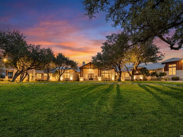 1043 Twin River, Canyon Lake, TX 78133