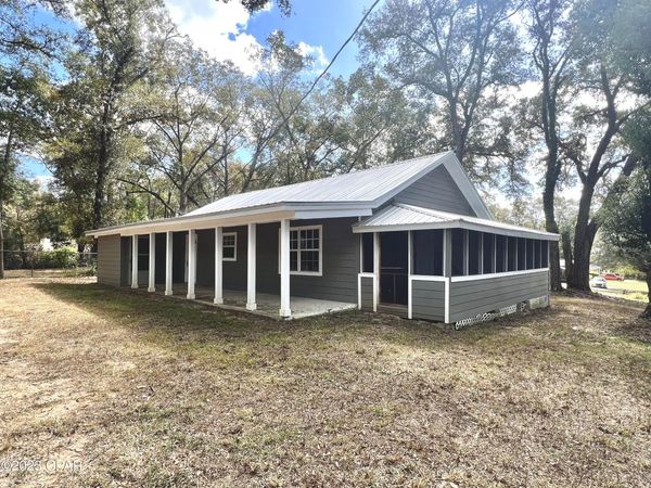 826 S Weeks Street , Bonifay, FL 32425