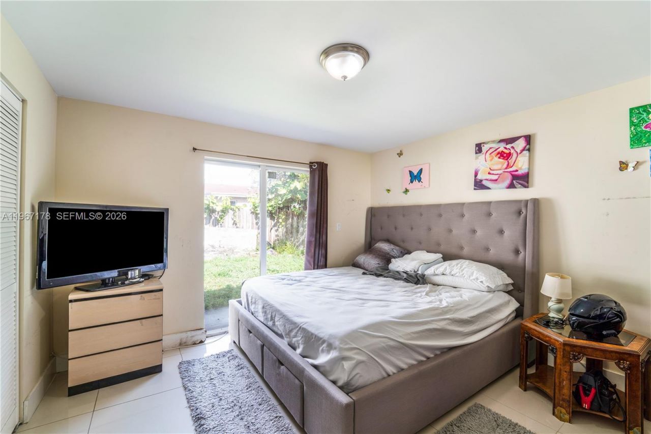 1371 NW 59th St , Miami, FL 33142 Photo