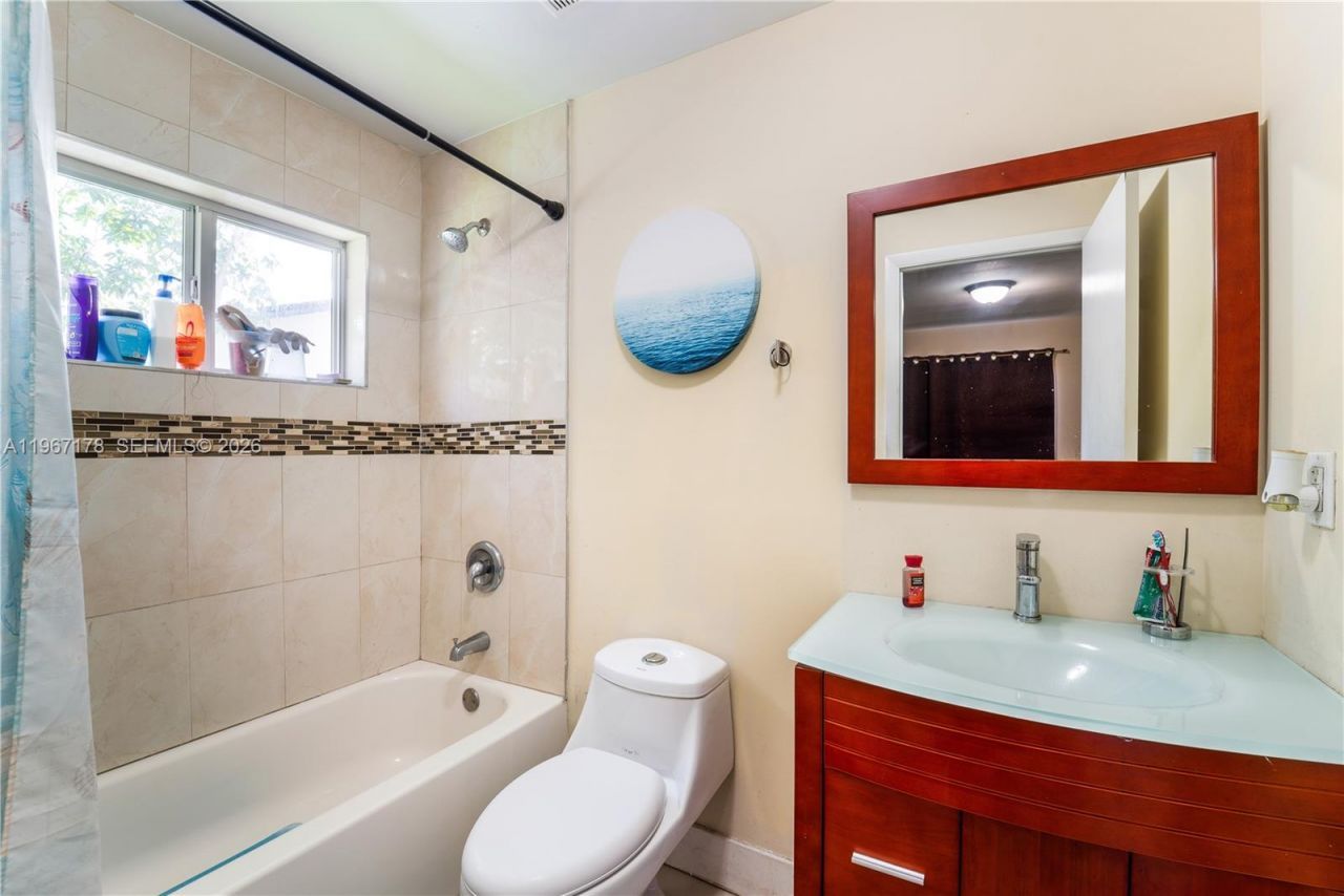 1371 NW 59th St , Miami, FL 33142 Photo