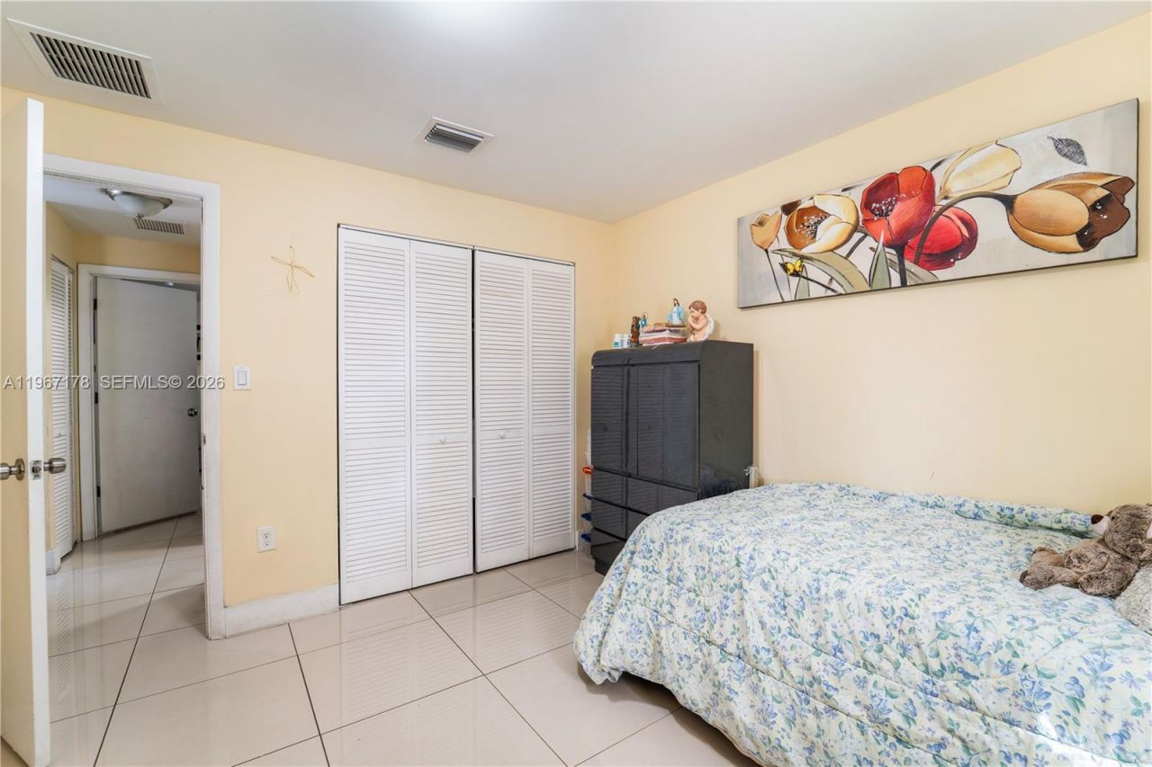 1371 NW 59th St , Miami, FL 33142 Photo