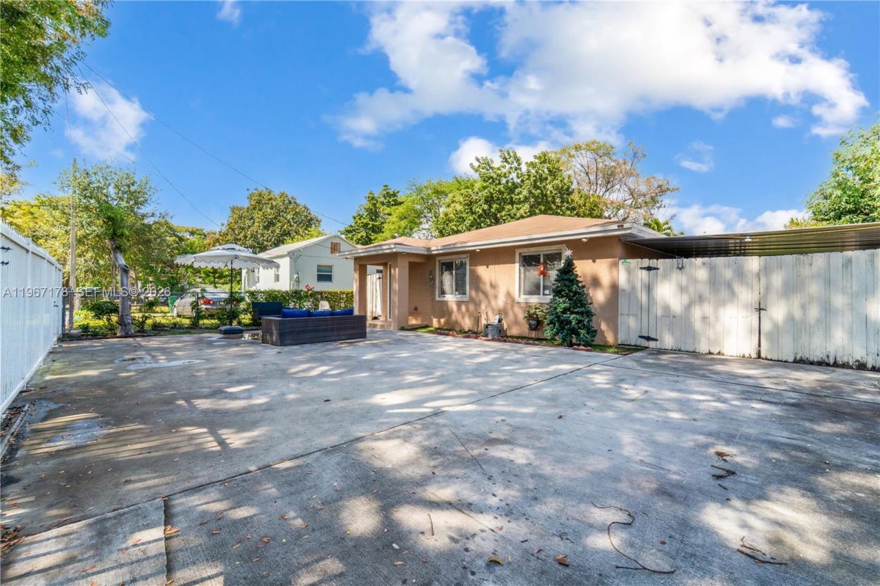 1371 NW 59th St , Miami, FL 33142 Photo