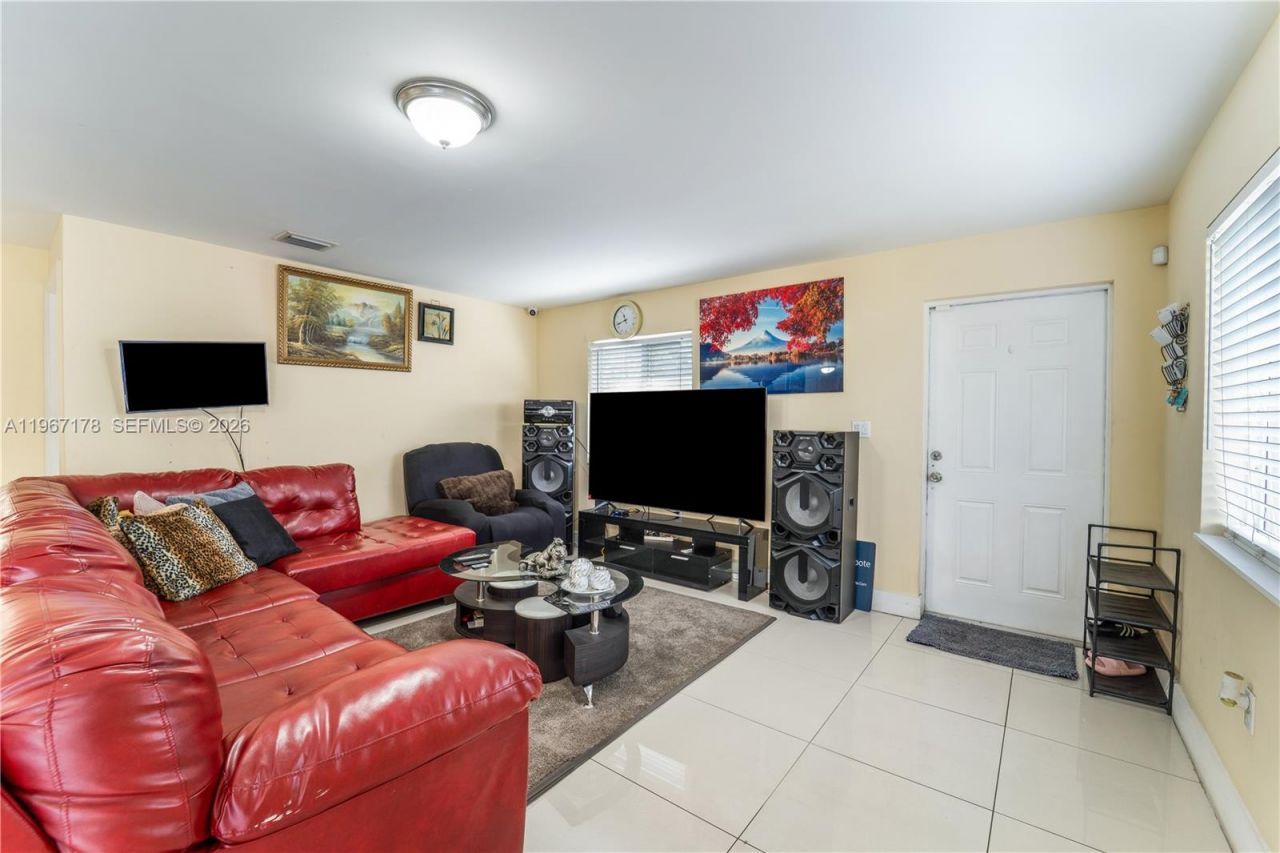 1371 NW 59th St , Miami, FL 33142 Photo