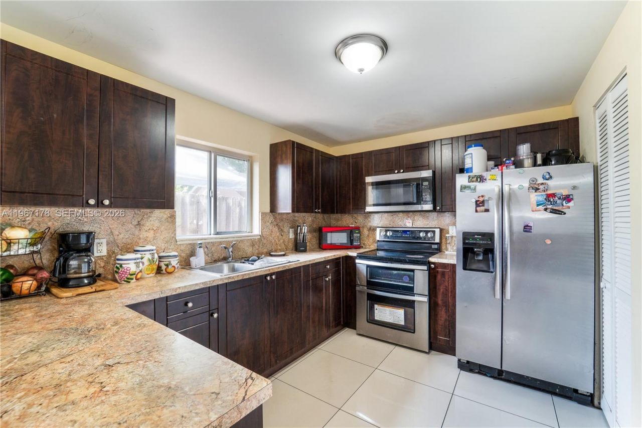 1371 NW 59th St , Miami, FL 33142 Photo