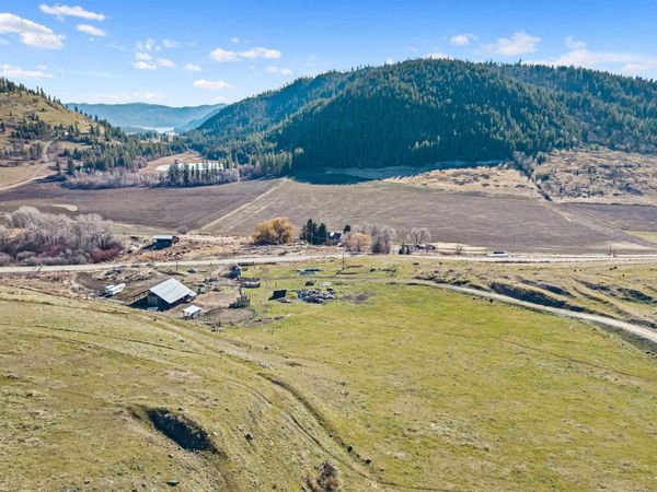 2697 Bridgeman-Rettiger Rd, Kettle Falls, WA 99141