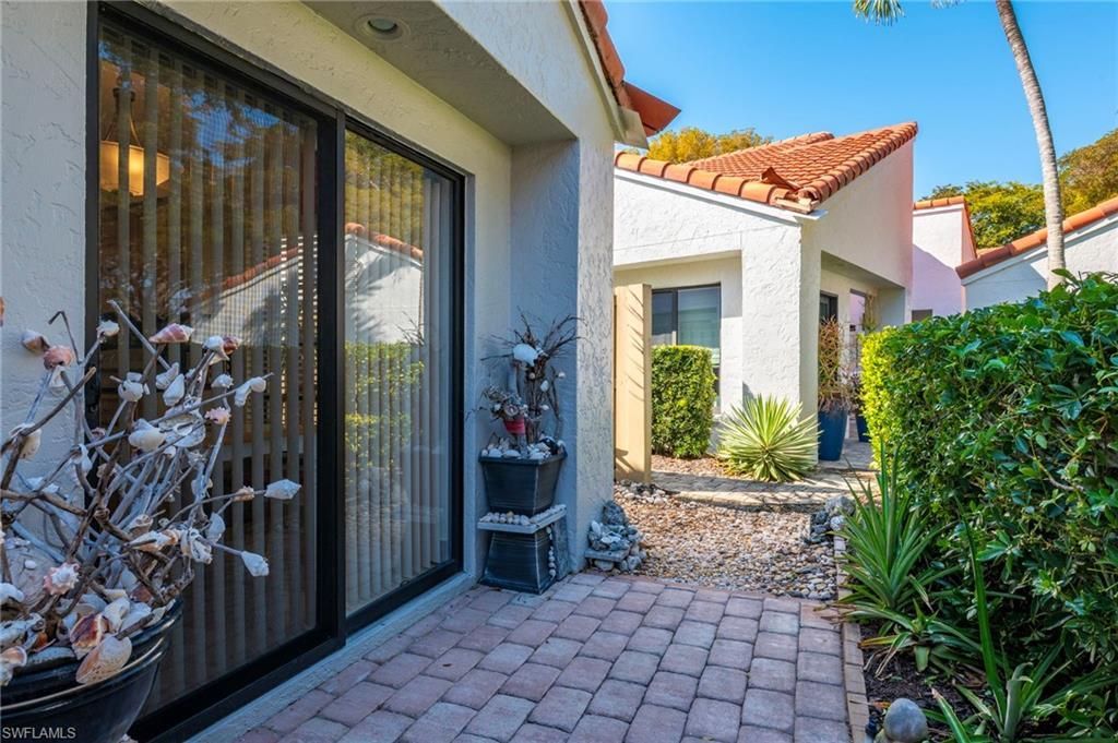 515 Beachwalk Cir, Naples, FL 34108 Photo