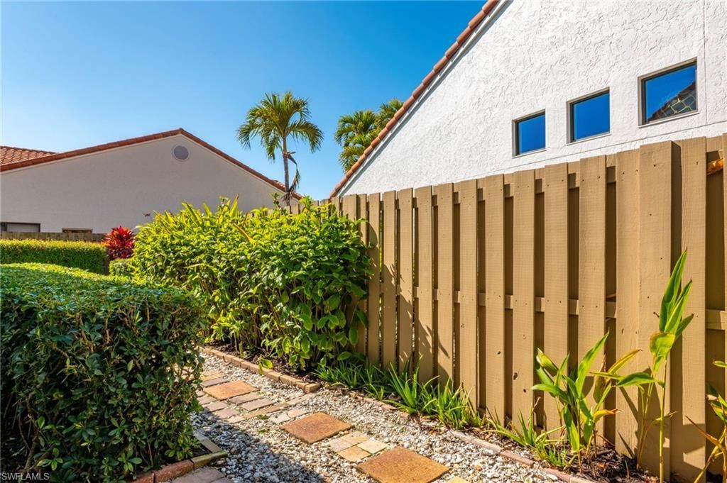 515 Beachwalk Cir, Naples, FL 34108 Photo