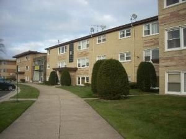 51 W CONTI Parkway, Unit 2B, Elmwood Park, IL 60707