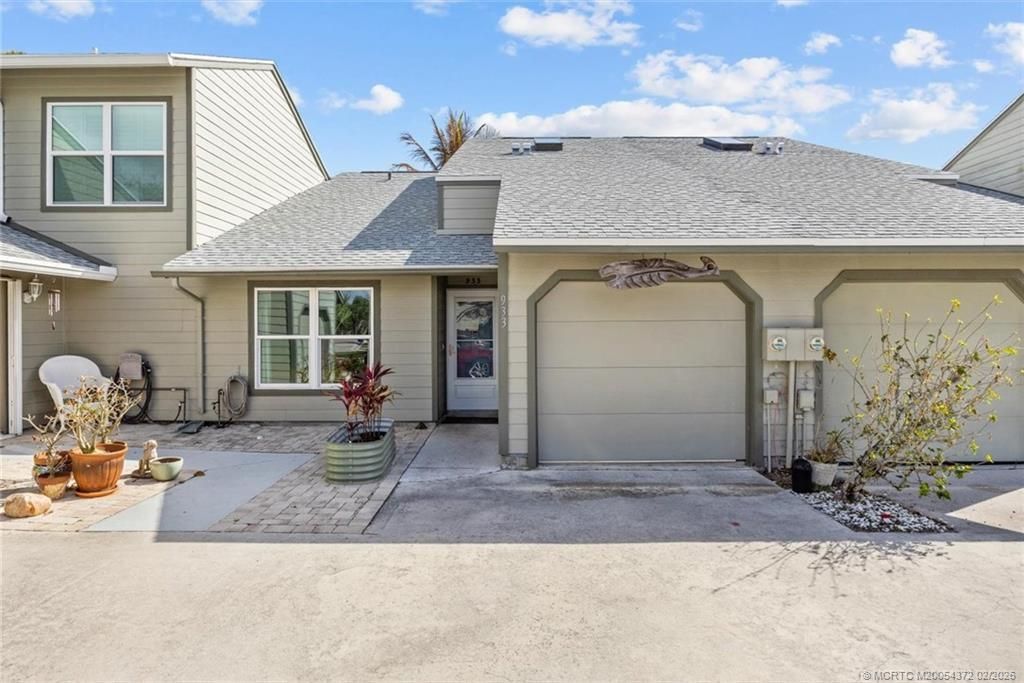 933 NE Sandalwood Place, Jensen Beach, FL 34957 Photo