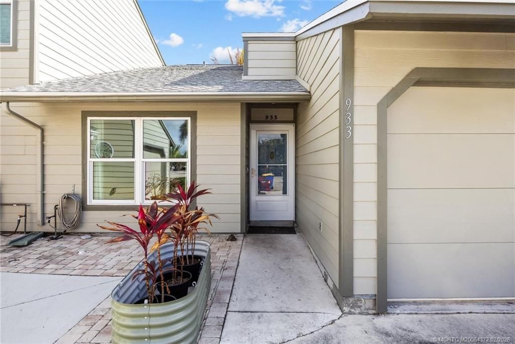 933 NE Sandalwood Place, Jensen Beach, FL 34957 Photo